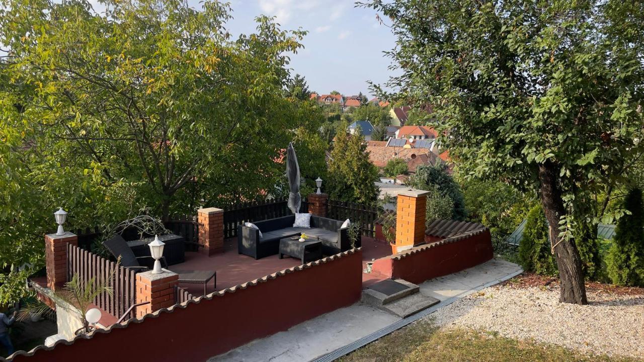 Kisház Apartman Eger Esterno foto
