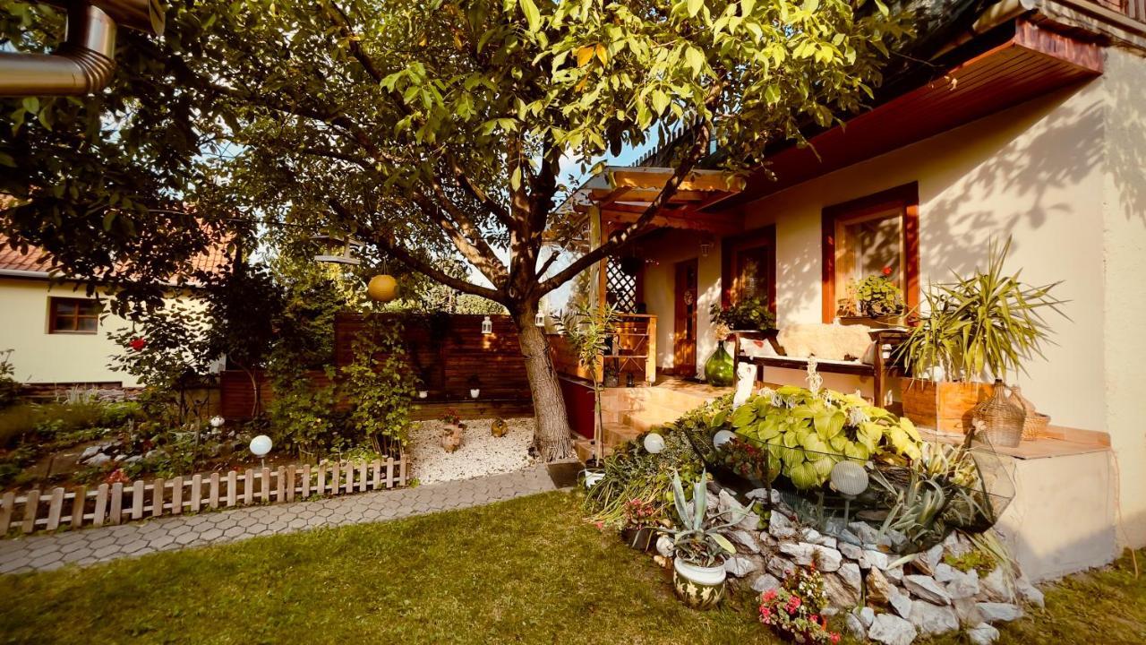 Kisház Apartman Eger Esterno foto