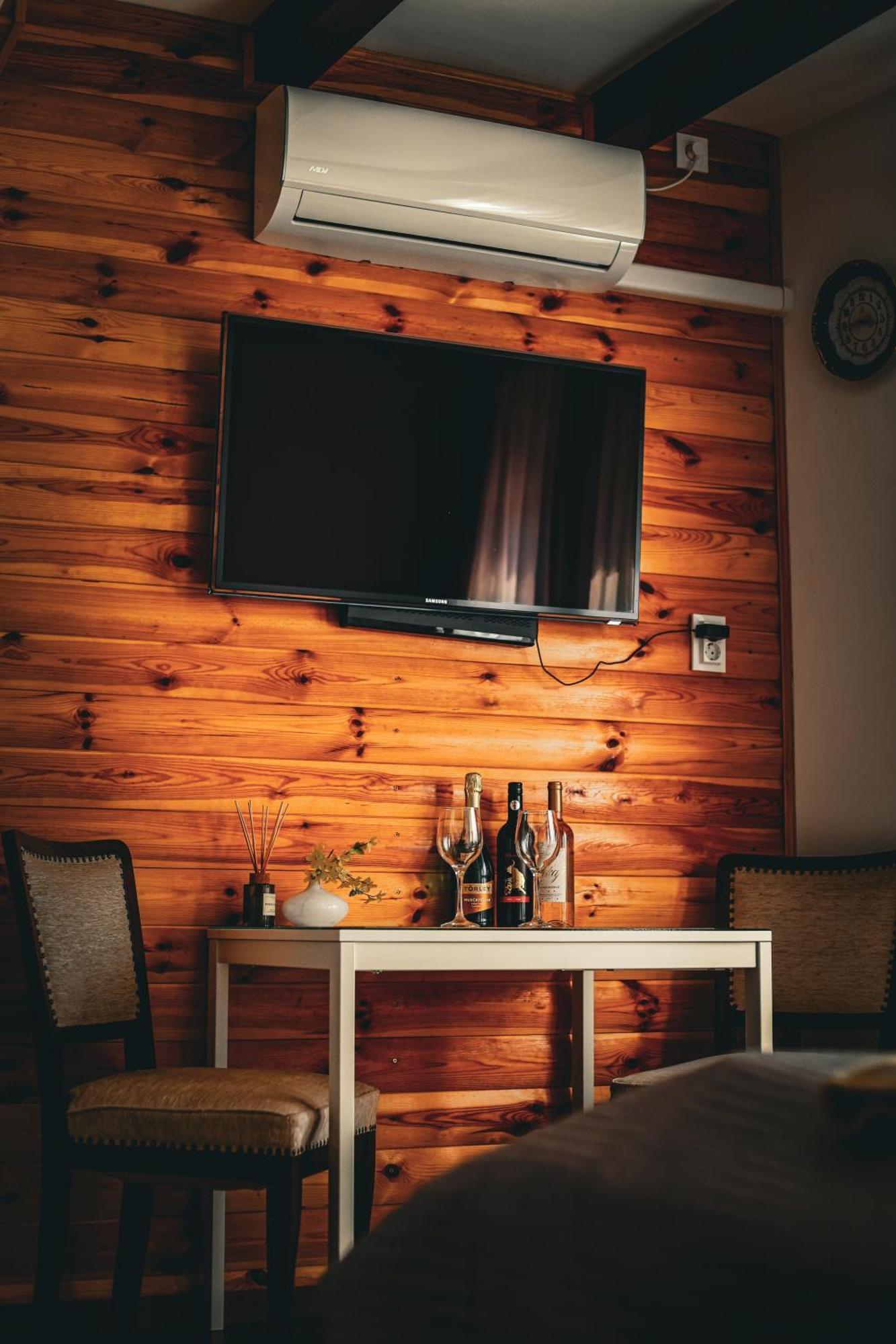 Kisház Apartman Eger Esterno foto